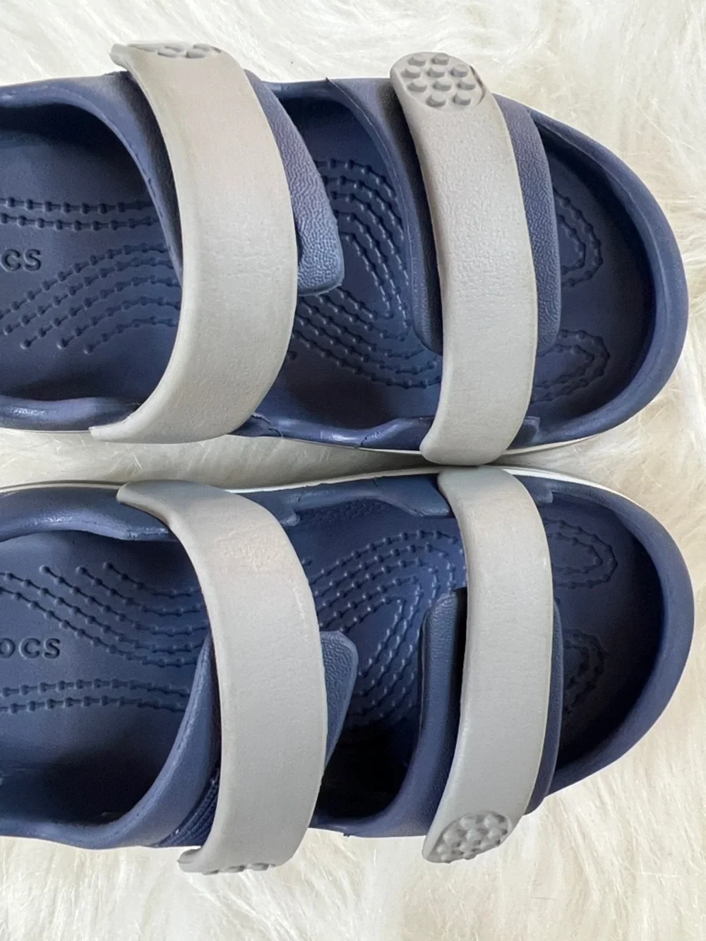 🐊🐸🌾⛱️CROCS Navy and Light Gray Kids Double-Strap Sandals